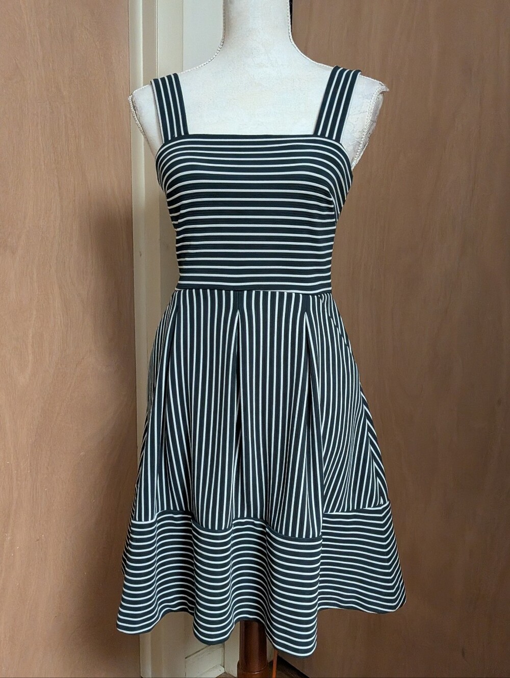 Banana Republic Black White Striped Fit & Flare Size 0 Sleeveless Dress